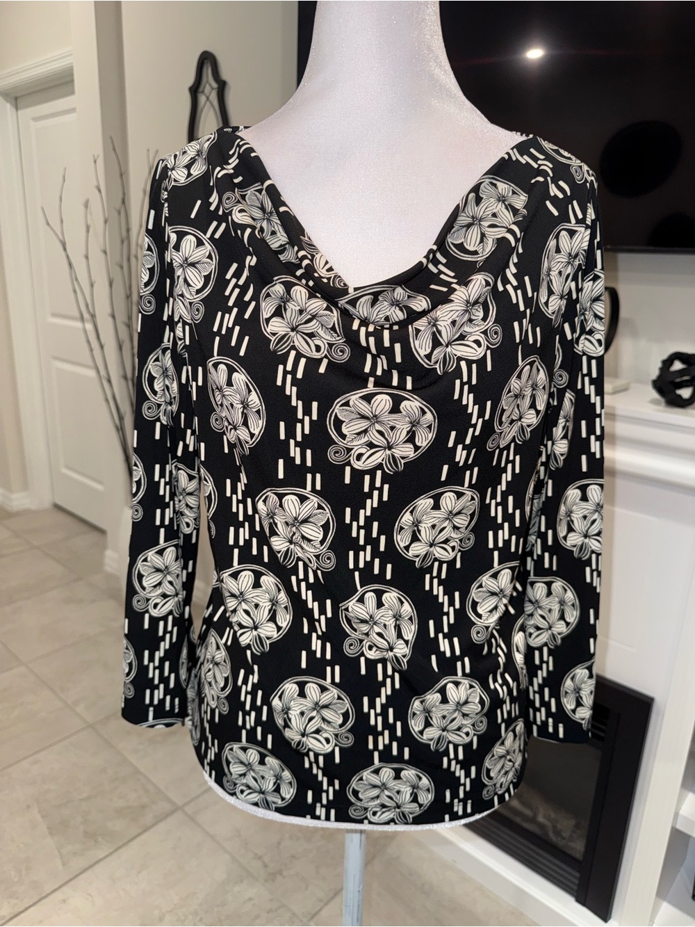 3 x 20$ Liz Claiborne Black Top with Cream Floral Medallion Print Size M